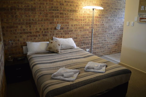 Golden Beach Motor Inn - Sunshine Coast Guide 4