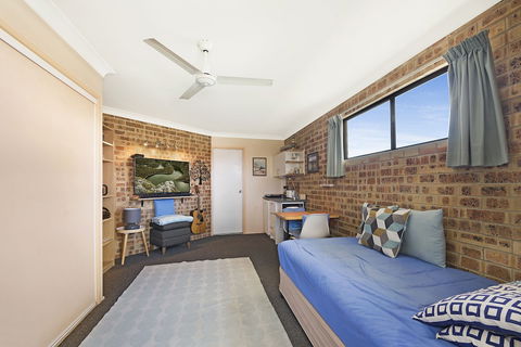 Golden Beach Motor Inn - Sunshine Coast Guide 3
