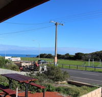 Bott's Beach Retreat - Sunshine Coast Guide