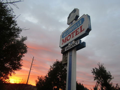 Allonville Motel - Sunshine Coast Guide 2