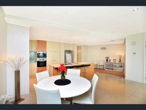 Gallery Resort Apartments - Sunshine Coast Guide 6