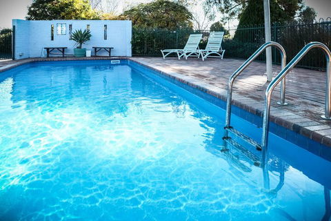 Almond Inn Motel - Sunshine Coast Guide 6