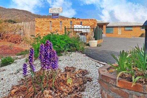 Almond Inn Motel - Sunshine Coast Guide 3