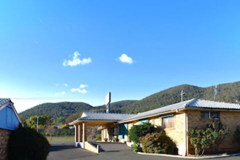 Almond Inn Motel - Sunshine Coast Guide 0