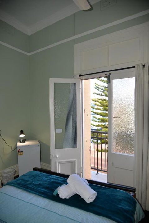 Geraldton Backpackers - Sunshine Coast Guide 6