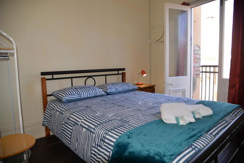 Geraldton Backpackers - Sunshine Coast Guide 4