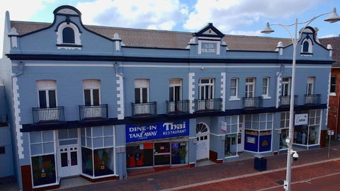 Geraldton Backpackers - Sunshine Coast Guide 1
