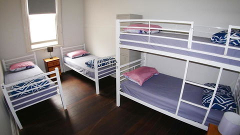 Geraldton Backpackers - Sunshine Coast Guide 2