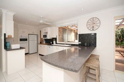 My Shell 55 Blanch Street - Sunshine Coast Guide 2