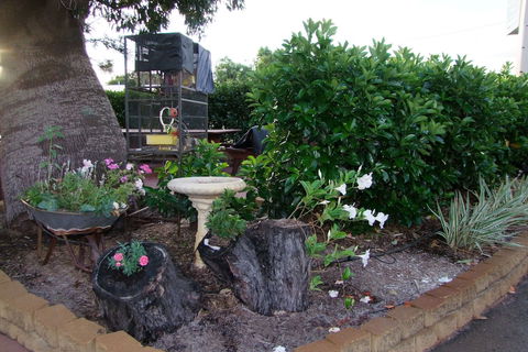 Acacia Motel - Sunshine Coast Guide 2
