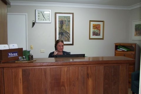 Acacia Motel - Sunshine Coast Guide 4