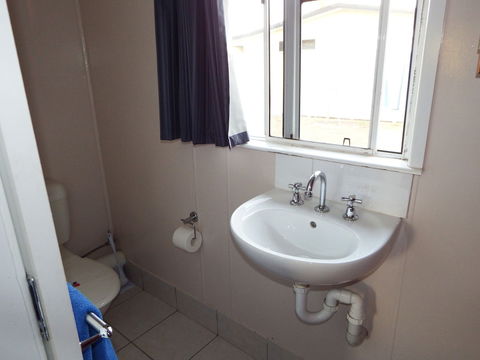 Acacia Motel - Sunshine Coast Guide 5