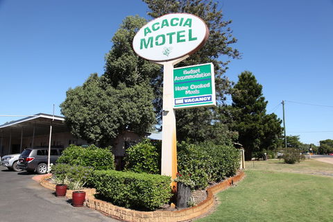 Acacia Motel - Sunshine Coast Guide 3