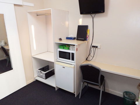 Acacia Motel - Sunshine Coast Guide 6