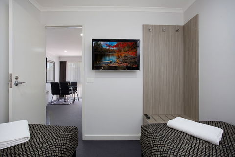 Hamilton Lonsdale Motel - Sunshine Coast Guide 5