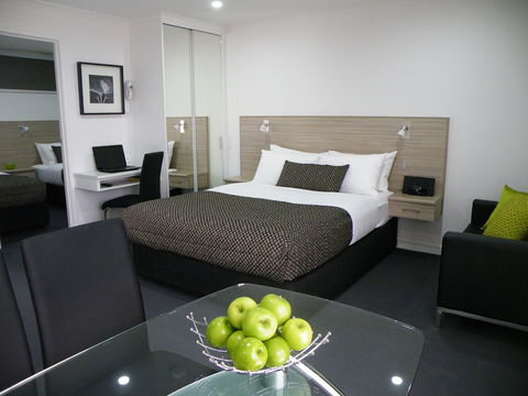 Hamilton Lonsdale Motel - Sunshine Coast Guide 3