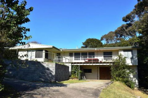 14 Bay Street - Sunshine Coast Guide 1