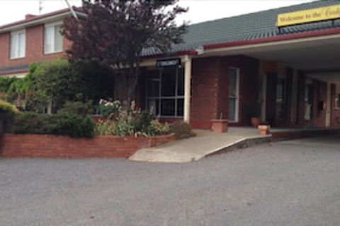 Cardigan Lodge Motel - Sunshine Coast Guide 0