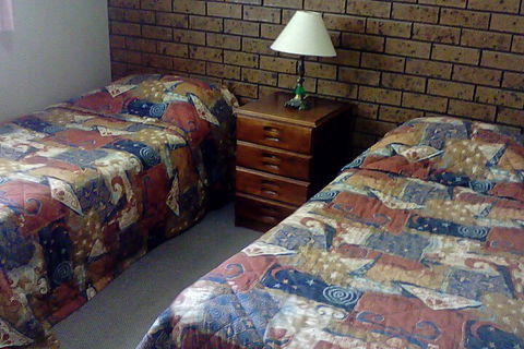 Cardigan Lodge Motel - Sunshine Coast Guide 2