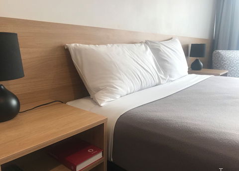 Voyager Motel - Sunshine Coast Guide 3