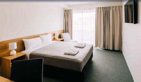 Voyager Motel - Sunshine Coast Guide 1