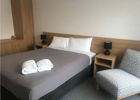Voyager Motel - Sunshine Coast Guide 5