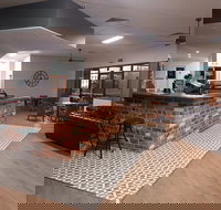 West Peak Hotel - Sunshine Coast Guide