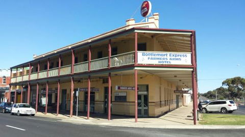 Farmers Arms Hotel - Sunshine Coast Guide 0