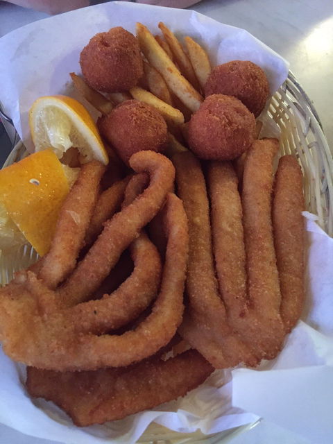 Spinnaker Seafood Market - Sunshine Coast Guide 1
