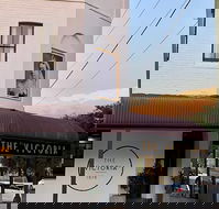 The Victoria Bathurst - Sunshine Coast Guide