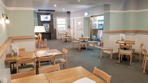 Australian Hotel Yass Bistro - Sunshine Coast Guide 0