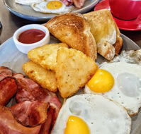 Caph's Restaurant  Cafe Bar - Sunshine Coast Guide