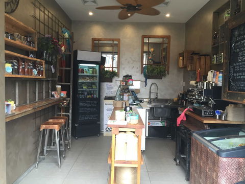 Auburn Rose - Sunshine Coast Guide 0