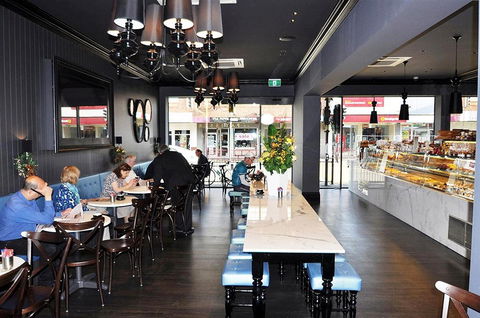 Laurent - Balwyn - Sunshine Coast Guide 0