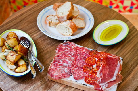 Johnny Baker's - Sunshine Coast Guide 0