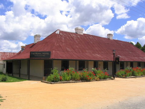 Grazing At Gundaroo - Sunshine Coast Guide 0