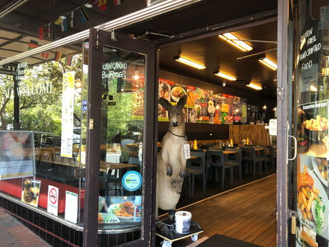 Loaves And Dishes Cafe - Sunshine Coast Guide 0