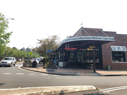 Loaves And Dishes Cafe - Sunshine Coast Guide 2