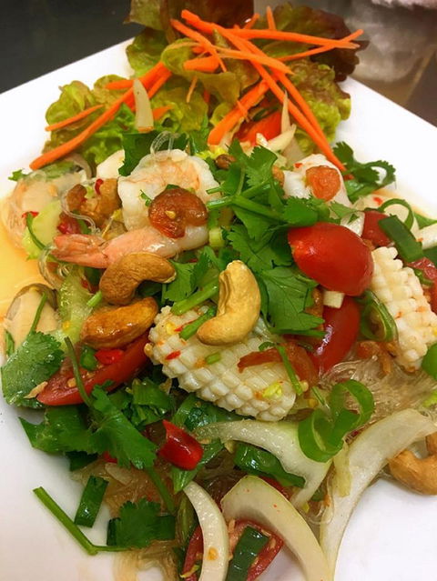 S & T Thai Gourmet Cafe - Sunshine Coast Guide 0
