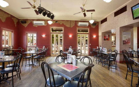 Sloth Bar - Sunshine Coast Guide 0