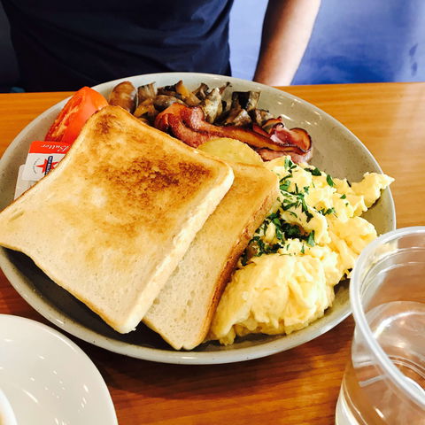 Aquablu Bistrobar - Sunshine Coast Guide 0