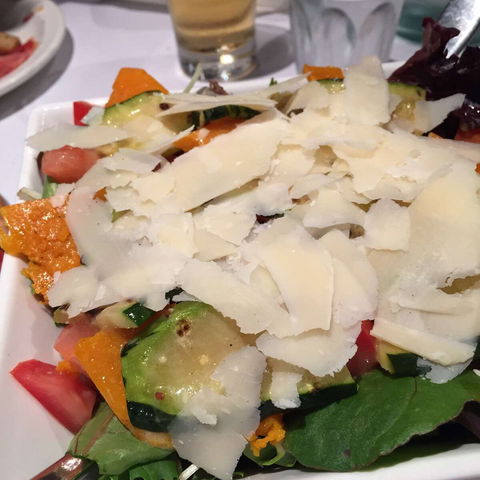 Gusto Woodfired Pizza - Sunshine Coast Guide 0