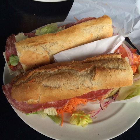 Scutti Markets On Angelo - Sunshine Coast Guide 0