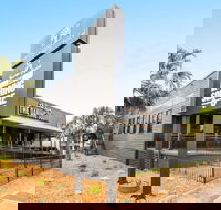 The Daring Squire - Sunshine Coast Guide