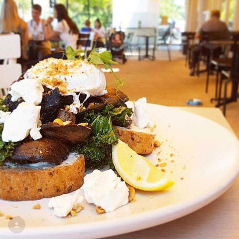 Aunt Billies Cafe - Sunshine Coast Guide 0