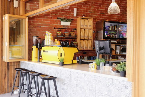 Le Roi Cafe - Sunshine Coast Guide 0