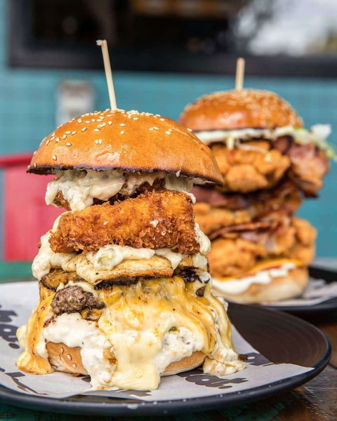 PHAT Pizza And Burger Bar - Sunshine Coast Guide 0