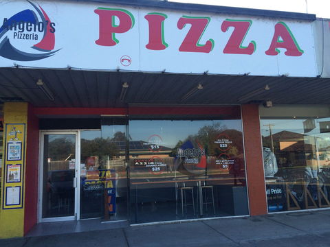 Angelo's Pizzeria - Sunshine Coast Guide 0