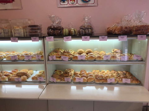 Queen's Bakery - Sunshine Coast Guide 0