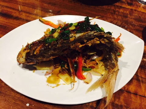 Sesames On The Lake - Sunshine Coast Guide 0